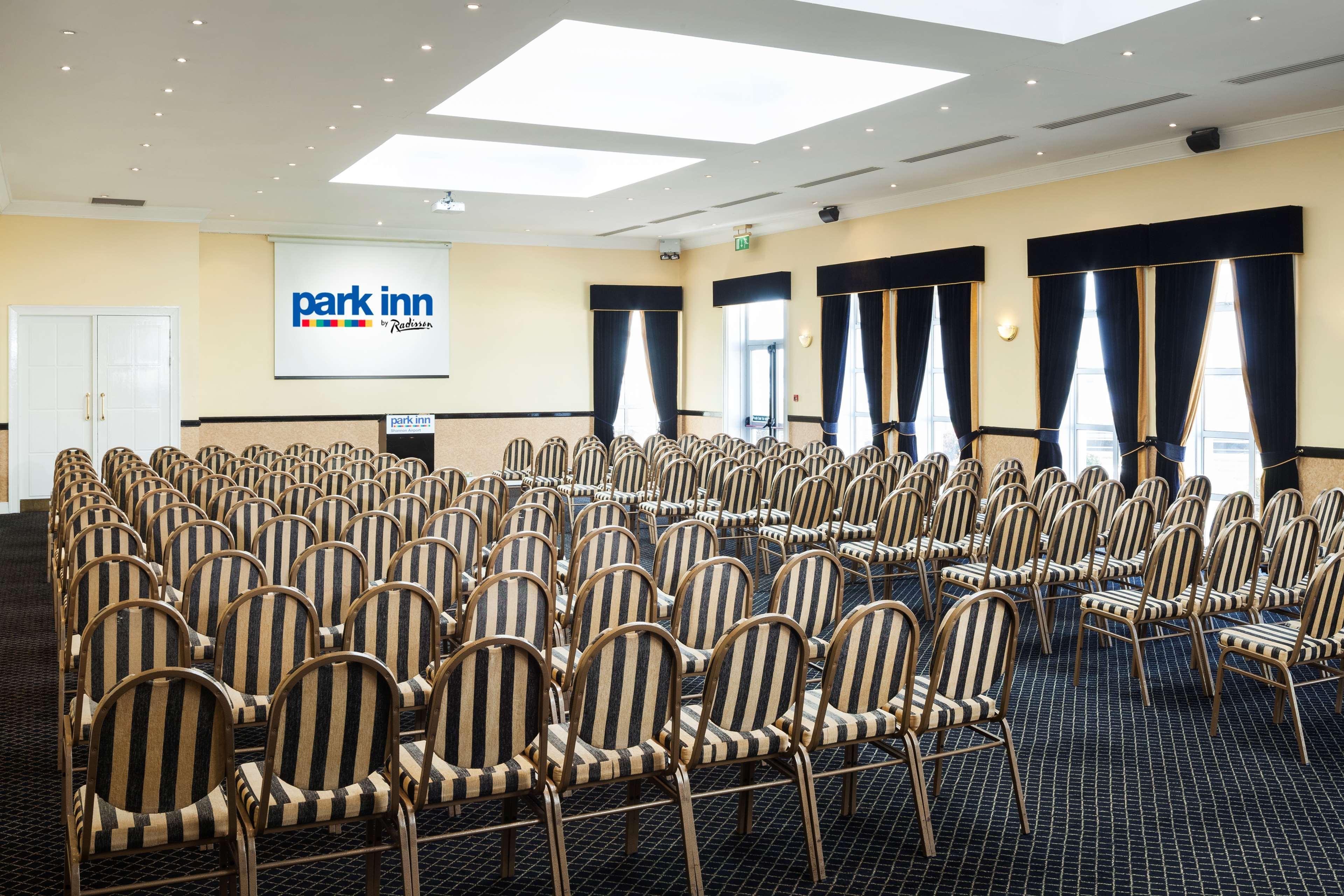 Park Inn By Radisson Shannon Airport Екстер'єр фото