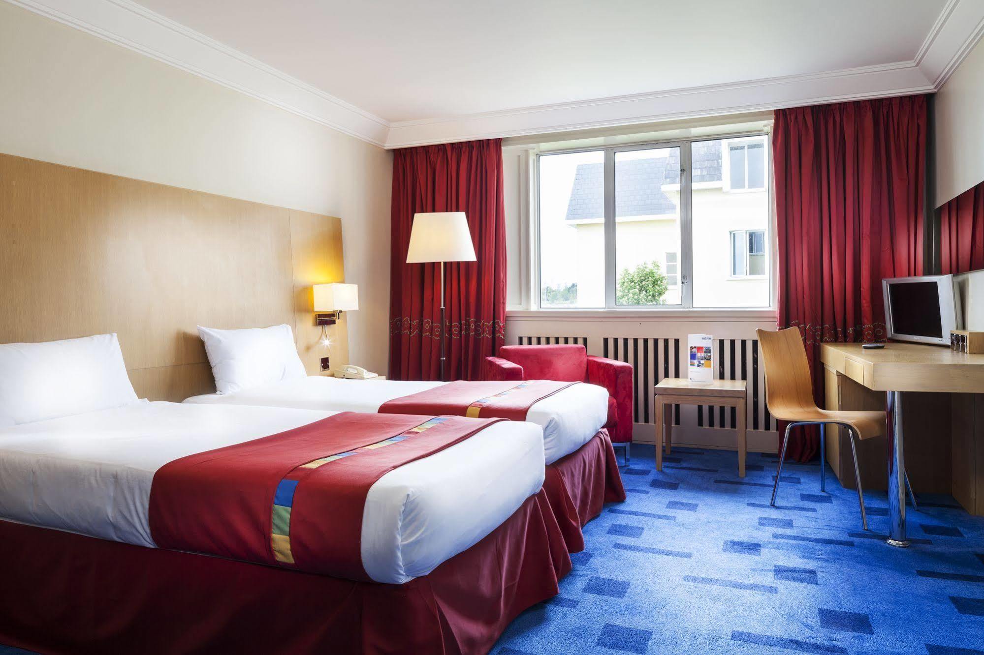 Park Inn By Radisson Shannon Airport Екстер'єр фото