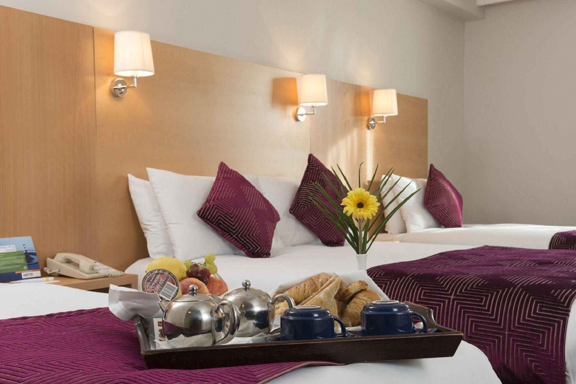 Park Inn By Radisson Shannon Airport Екстер'єр фото